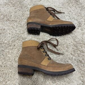 North Face women’s brown nubuck leather lace up ankle boots